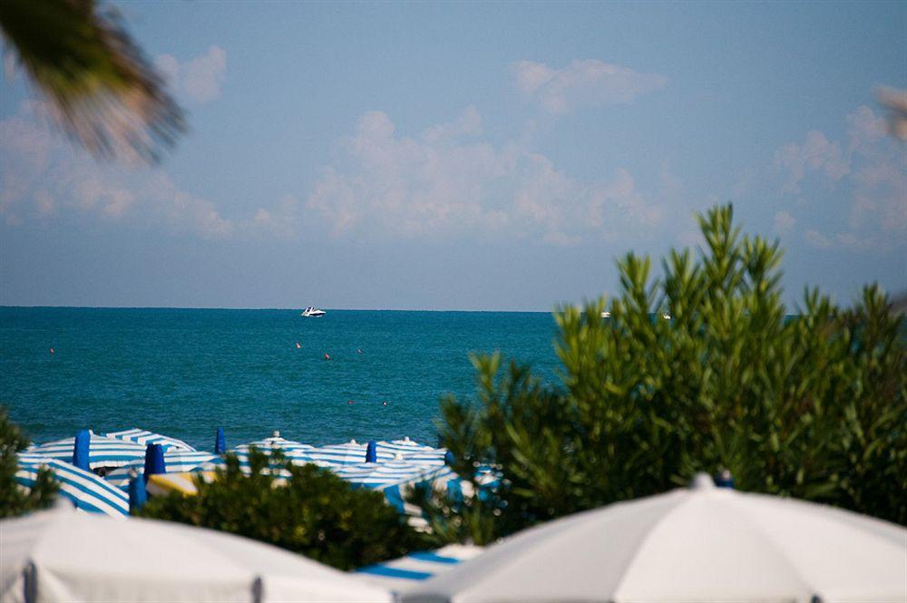 Hotel Universo Lido di Jesolo Exterior photo