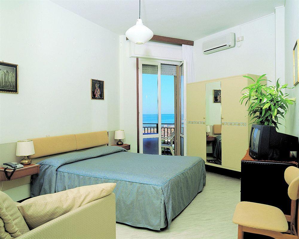 Hotel Universo Lido di Jesolo Exterior photo