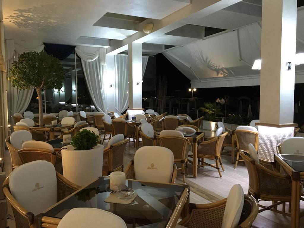 Hotel Universo Lido di Jesolo Exterior photo