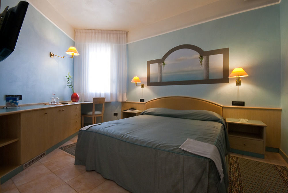 Hotel Universo Lido di Jesolo Exterior photo